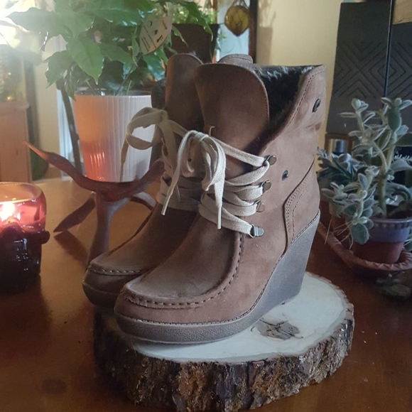 Mossimo Suade and Fur Boots - Picture 2 of 7